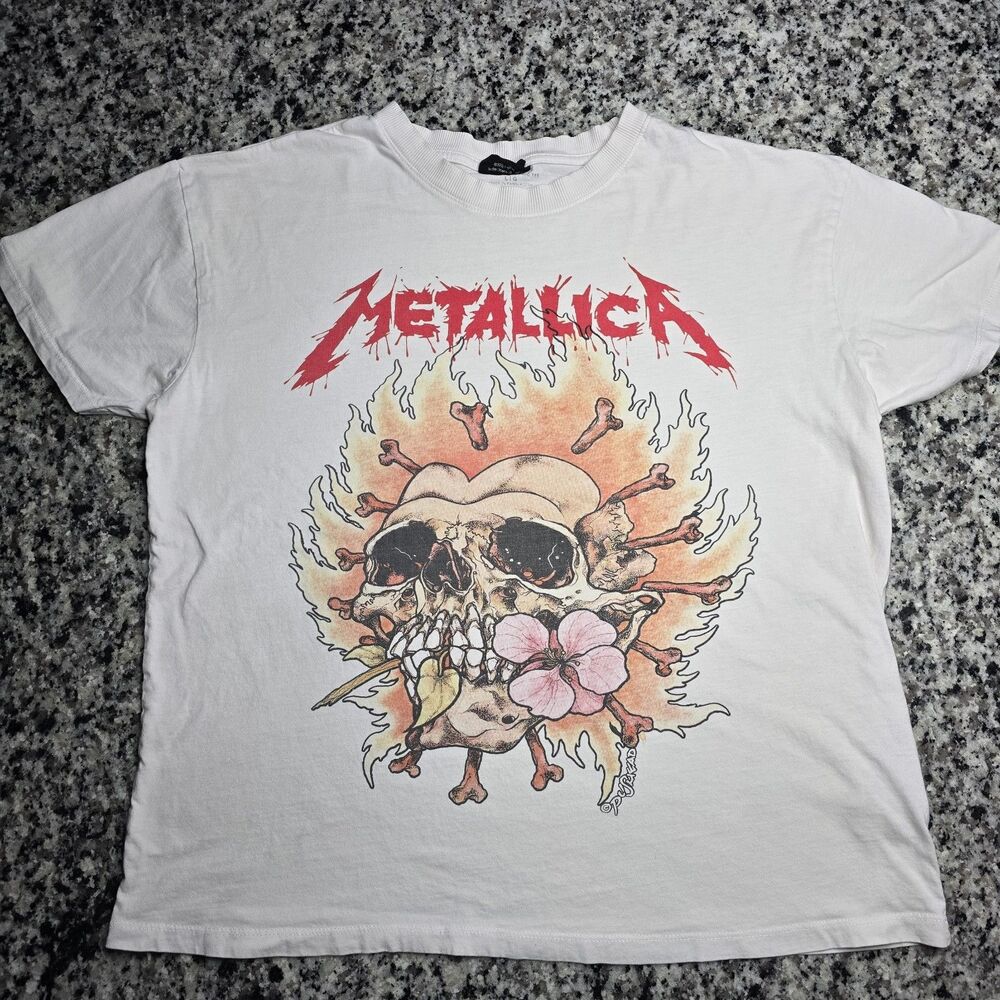 Metallica Unisex L Graphic Tee White Shirt Flaming Skull with Purple Flowers